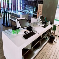 國萬超市收銀進銷存系統(tǒng)是一款針對中小型超市及POS收銀行業(yè)的店面銷售管理系統(tǒng)軟件，其中包含商店管理、超市POS前臺收銀銷售管理，自助結算臺管理、手機網(wǎng)上商城預訂系統(tǒng)、條形碼商品管理,倉庫管理、商品出入庫管理,盤點管理,倉庫庫存管理，超市營收財務統(tǒng)計管理系統(tǒng),超市日月年報表系統(tǒng),設計與打印系統(tǒng)等功能模塊。