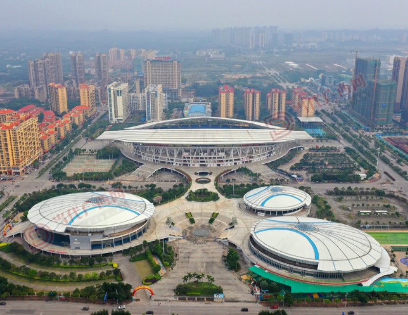 國萬智慧體育館管理系統(tǒng)是一款專業(yè)的體育館營運綜合管理系統(tǒng)，集前臺售票收費管理、場地管理、收費標準、手機預訂、會員管理、文化體育培訓功能、在線銷售場館演唱會門票功能、檢票功能、在線支付通道管理、陪練管理、一卡通消費功能、超市商品銷售系統(tǒng)、倉庫管理、統(tǒng)計報表等。